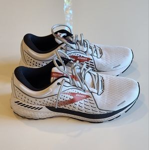 Brooks Adrenaline GTS 21 running shoes - Like New - Men's 10.5
